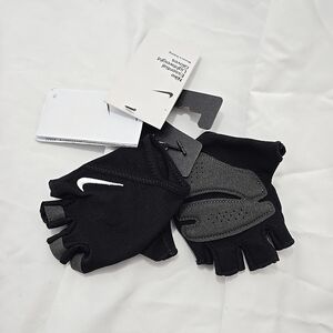 NWT Nike Women's Training Essential Lightweight Gloves Size Small Black